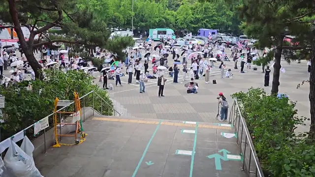 현장 상황 공유드립니다.
체육협회에서 건물 내부로 진입을 요청했고
이 부분에서 협의가 이루어지지 않는다면
이후 무력을 사용해서라도 들어가겠다고 