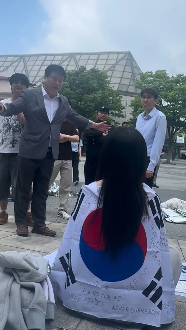 설명글 중 두 개의 동영상입니다.