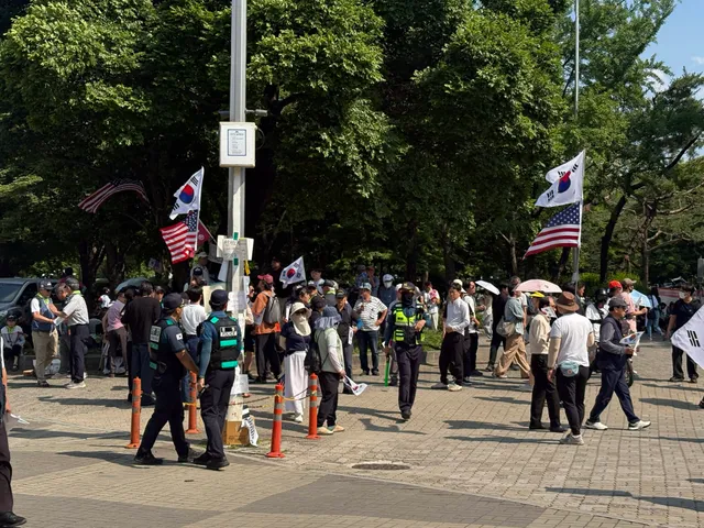 궁금할 사람 있을까봐 공유해요!
아직 아무일 없습니다~
안쪽은 잘 지키고 있어요!!
내 업무를 못지키고 있지^^…
우와 스레드 재선거 게시물 7