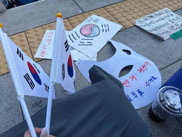 3시 어쩌고 찌라시 보고 1시 퇴근 후 올공 뛰어온 팔뚝 지흡수술 5일차.. 손목스냅으로 태극기 흔드는중🇰🇷