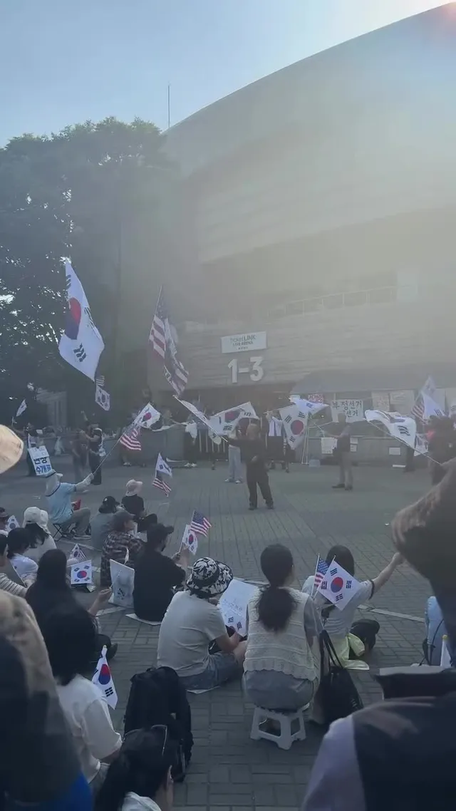 학원 끝나고 왔는데  오자마자 애국가듣고 울컥한 F시민