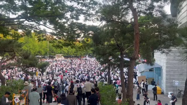 6월 10일 6.3민주화 운동 기록 

우려하신 바와 달리 잠실은 여전히
많은 분들이 자리를 지켜주시고 계시며 

평화로운 분위기 속에 
점점 