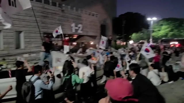 실시간 가슴이 웅장해진다 퍼레이드 줄이 끊이질않네