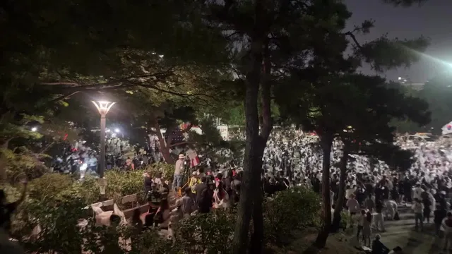 6/10 오후 9:23
1-3 메인 현장입니다. 사람 정말 많습니다.
열기가 점점 더해져가는데...
이렇게 평화로울수가 없습니다!