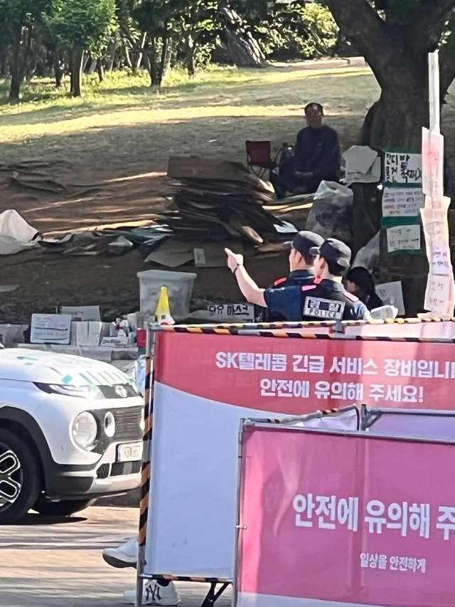 얘네가 자꾸 와서 동선파악한다