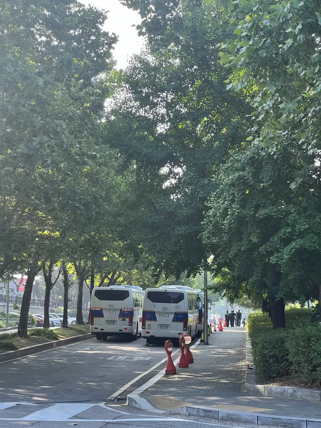 길가애 기동대버스 3대 또 있었네..
기동대버스 총 17대로 증가
콤비버스 6대 

……