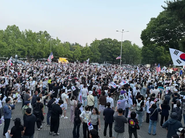 10일 오후 1시부터 11일 오전 9시까지 한손에 쓰레기봉투 5개씩 끼고 달려다니면서 열심히 분리수거 했습니다… 직접 해보니 분리수거장 봉사하시