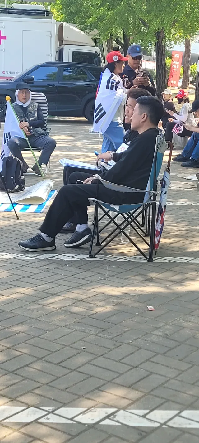 감사의 정원가기전에
내 짐 들고 갈라했더니
딱 전한길샘이 ㅋㅋㅋㅋ
열정 대단해~