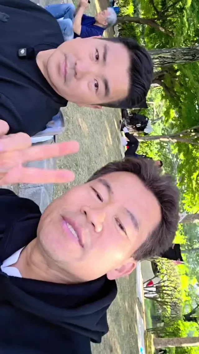 6.11.08시 올공 현장, 방송직전 그냥 한 번 직접 찍어봤습니다. 근데, 영상이 옆으로..방법을 모름ㅠㅠ 
우린 서로 달라도 구호는 오직 하