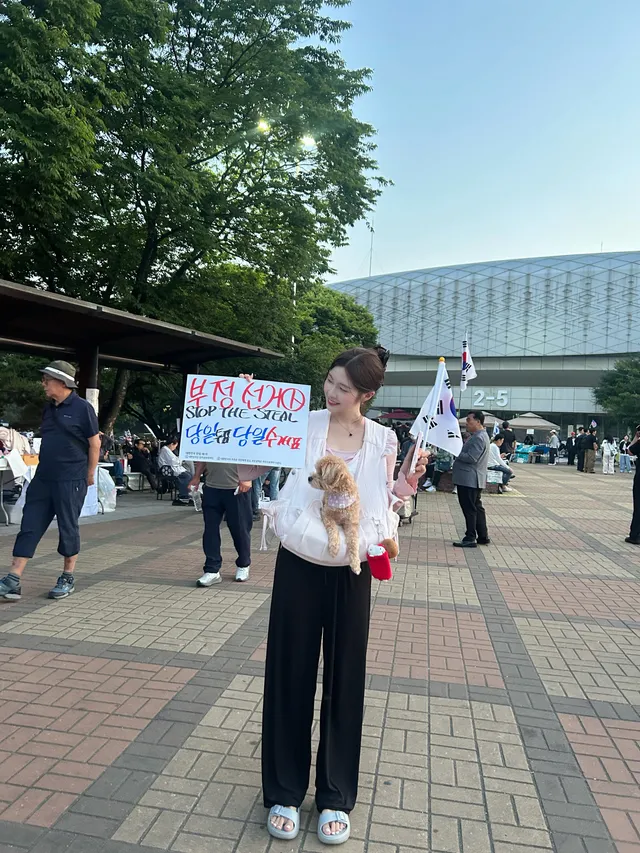 오늘도 올림픽공원으로 퇴근🫡🇰🇷
자정 넘어서까지 있어본 건 처음!
해 지니까 넘 추워서 담요에 핫팩까지 장착🥶