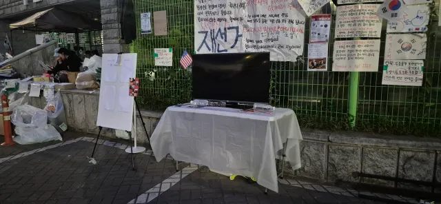 1_2 게이트 오른편에 
계몽영상 플랫폼을 만들었습니다 ▶️
(TV 기증해주신 분께 감사드립니다)

스마트폰 연결해서도 영상재생 가능하니
많은 