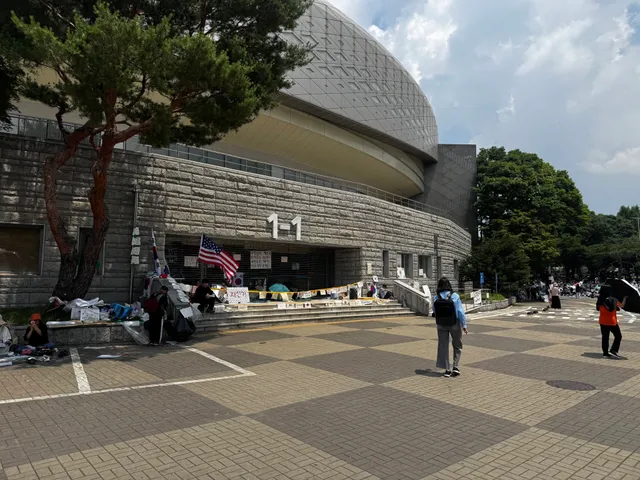6/11 오전 11:52
각 출입문 현황과 구석진곳 현황 알려드립니다.

인원은 오전이라 당연히 부족해서 상당수의 어르신분들이 잘 지켜주시고 계