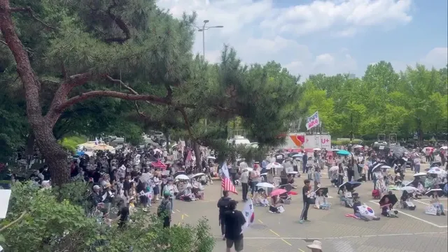 올공에 멸공하러 왔어 🇰🇷🇺🇸
현재 시간 1:13분 
점심시간 지나니 사람들이 점점 더 오고 있어 

#수원우파 #잠실민주화운동 #부정선
