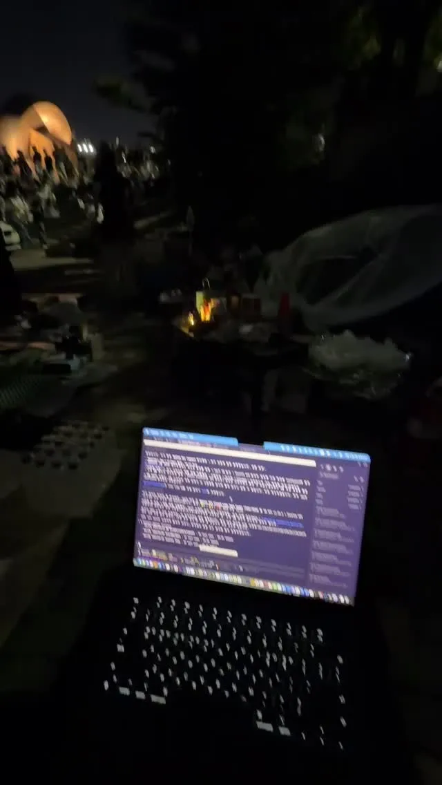 디지털 노마드 오늘의 사무실

경찰 아저씨들..
왜 공원에서 피크닉 하며 일하고 있는데
무섭게 자꾸 1-4 왔다갔다 하세요 .. 🥹
