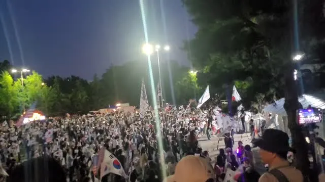 평일이라 사람이 줄지 않았을지 걱정 됐는데 이전보다 더 많아진거 같네요 ㅠㅠ 너무 감사합니다! 부정선거 재선거🔥