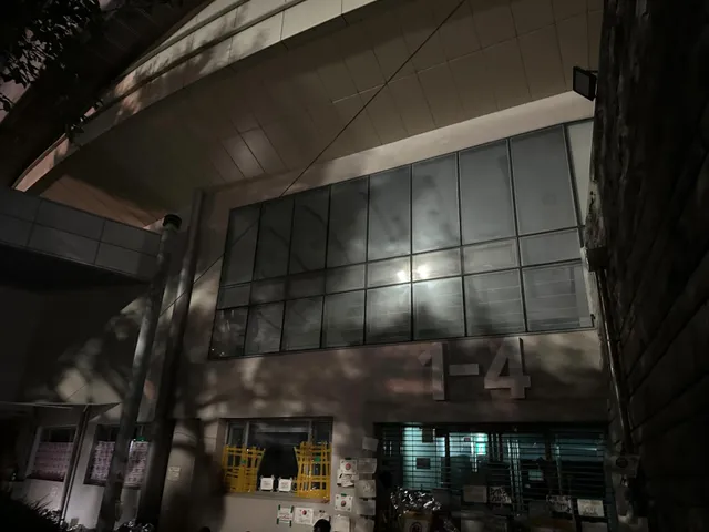 1학년 4반을 아끼는 나~
여기 안쪽은 사람이 옶어…🥹
이쪽도 지키장~~~🇰🇷🇰🇷

(여기 집 만들기 좋아..🏠)
아늑하고 포근하고 