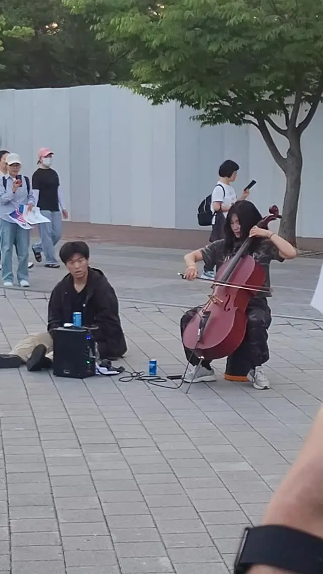 오늘은 각종 아티스트들이 모였네요