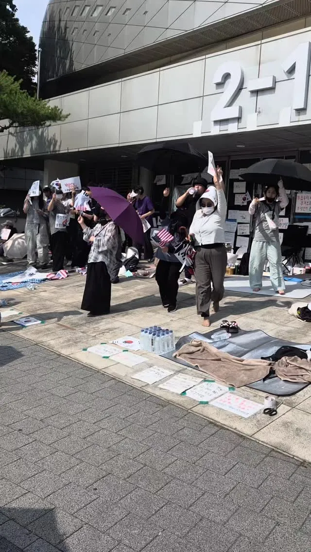 어제 2~1에서 외치지 말라는 이재명 퇴진을 외치며 부정선거 재선거로 국민들이 자발적으로 모인 게 아니라 이재명 퇴진 집회로 몰아가게 하려는 대