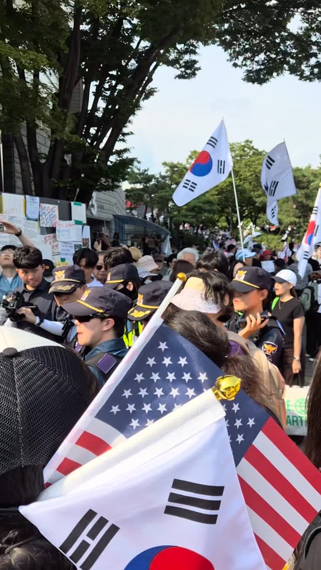 어제 2~1에서 외치지 말라는 이재명 퇴진을 외치며 부정선거 재선거로 국민들이 자발적으로 모인 게 아니라 이재명 퇴진 집회로 몰아가게 하려는 대