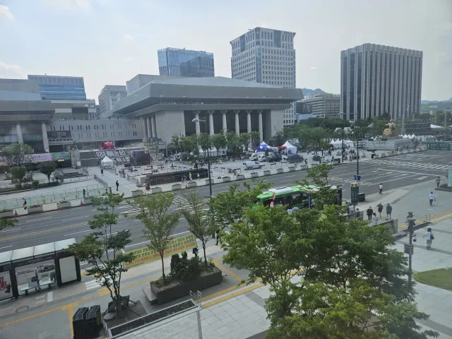 한국경기가 11시에 시작하는데
광화문은 벌써부터 시끄럽네요.