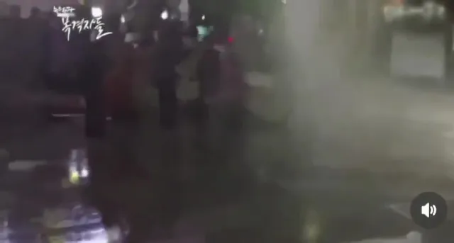지금 잠실 시위는 법적으로 미신고집회다. 불과 10년 전인 박근혜 시절이었으면 경찰이 물대포를 쏘며 강제 해산시켰을 사안이다. 당시 이 직사 물