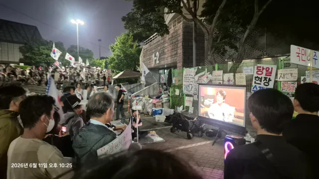 영상 시청이 제일 확실한 계몽이고
부정선거를 의심하게 된 분들을
위해서 계몽 영상을 상영하고 있습니다

어제 영상은 <왜더카르텔> 영화이고
쿠팡