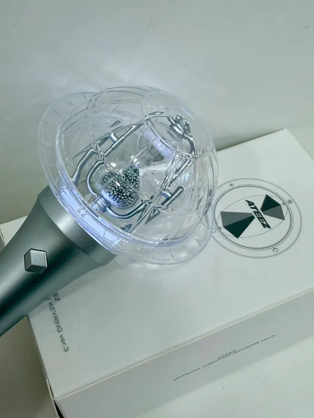 [#ATEEZ]

▶️ ATEEZ - OFFICIAL MINI LIGHT KEYRING ver.3

위드뮤 잠실점에서 만나보세요! 𐔌՞⁔•͈ 