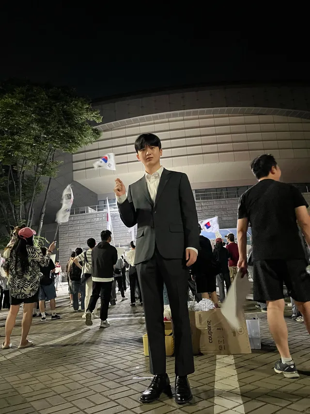 초선 시의원인데 이 사람도 왔더라