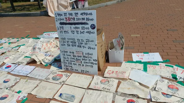현재 상황 ) 사람이 없진않습니다만 평일이라 그리 많지도않아요 !