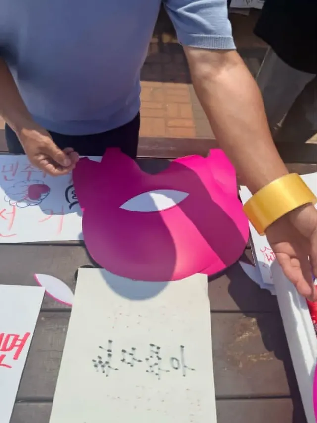 나가라! 받지마라. 받는 사람들 간첩.
귀신이 온 몸에 칭칭 감겨라!