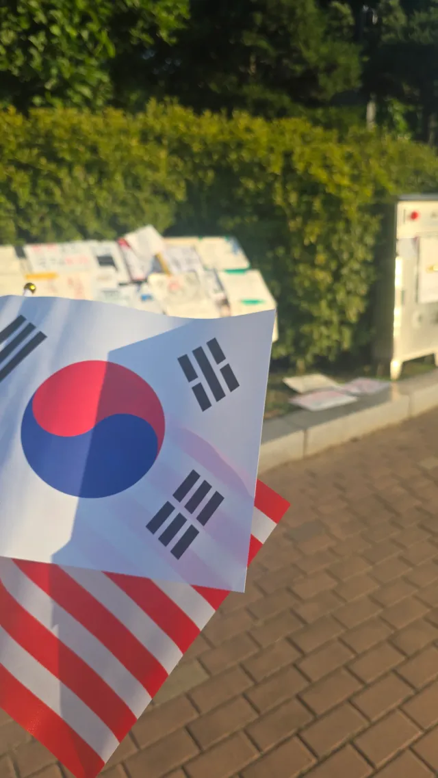 26.06.12(금) 오후6시16분 실시간

사실 정치도 잘모르고
관심도 없으며 중도였는데