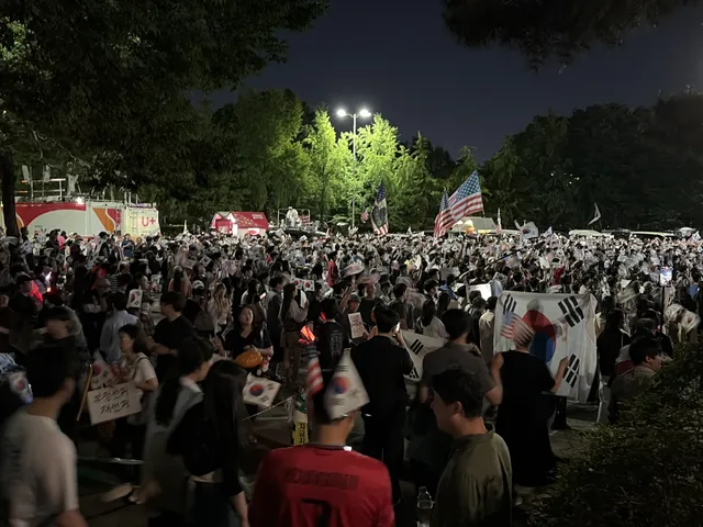 잠실개표소 시위 금요일밤 또 커져…2030부터 성조기 부대까지

(서울=연합뉴스) 한지은 기자 = 6·3 지방선거 투표용지 부족 사태로 촉발된 