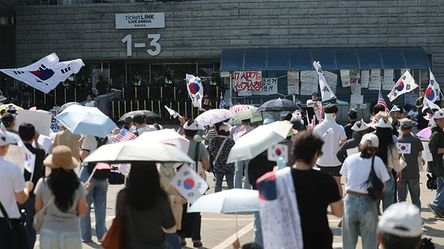 송파 집회 장기전 태세…주말 앞두고 2030 발길 이어져

송파 집회 장기전 태세…주말 앞두고 2030 발길 이어져 [앵커]투표용지 부족 사태에