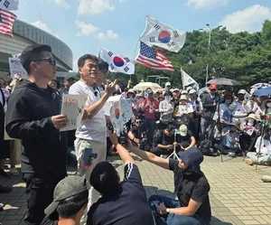 전한길 ‘잠실 폐기’ 투표함 들고 나왔다…원본 검증 “현재 입증 방법...

[헤럴드경제=이영기 기자] 투표용지 부족 사태의 주요 쟁점이 된 ‘