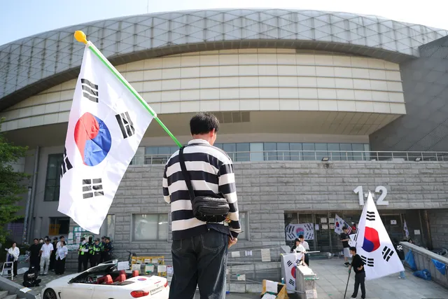 경찰, 잠실 시위서 핸드볼 대표팀 가방 검사한 여성 1명 수사 중

경찰이 서울 송파구 올림픽공원 개표소 봉쇄시위 과정에서 여자 핸드볼 주니어 