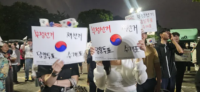 올림픽공원 청년들을 둘러싼 '폭력 시위' 프레임…현장과 보도의 '간극...

지난 6월 9일 밤 올림픽공원 참정권 요구 집회 참가자들. 빗방울이