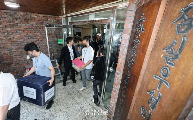 법원, ‘투표용지 1900매 보관상자’ 폐기된 경위 파악 나서···추가 증...

법원이 서울 송파구 잠실7동 제2투표소에서 사용된 ‘투표용지 