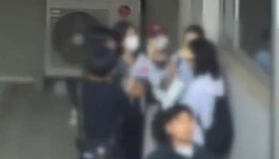 경찰, JTBC 기자 폭행 시위대 수사착수…"법적 책임 묻겠다"

경찰이 서울 올림픽공원 개표소 인근에서 JTBC 취재진을 폭행하고 이동을 막은