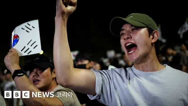 한국의 2030은 왜 '투표용지 사태'에 분노하는가

지난 6일부터 이어지고 있는 집회와 시위 현장에는 청년층이 주축으로 참여하고 있으며, 전국