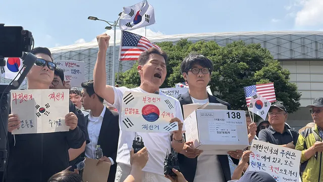 전한길 "분실된 투표용지 상자 1개 확보…합수본 제출 고려"

전 씨는 오늘 낮 2시 개표소 봉쇄 시위 현장인 잠실 핸드볼경기장 앞에서 기자회견