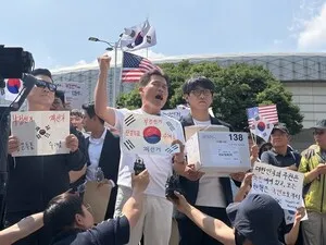 전한길 "분실된 투표용지 상자 1개 확보…합수본 제출 고려"

전 한국사 강사 전한길씨가 제보를 통해 확보한 투표용지 보관상자를 법원 또는 수사