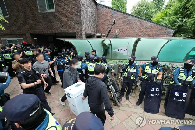 “존재할 이유 없다”

6&middot;3 지방선거 투표용지 부족 사태를 계기로 중앙선거관리위원회 해체 수준의 개혁을 요구하는 목소리가 정치권과