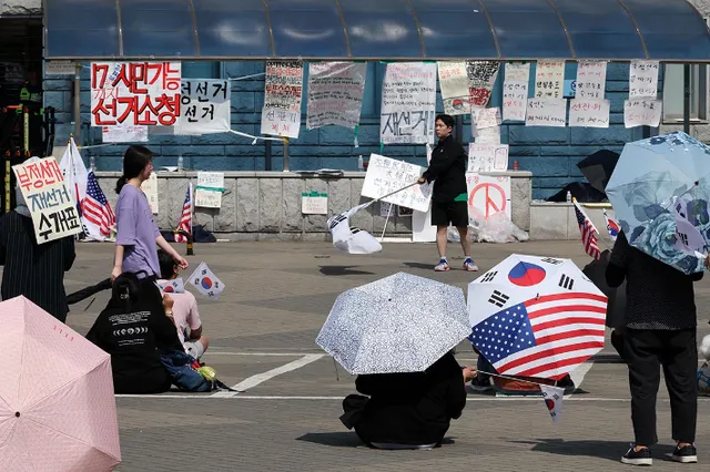 월드컵 개막, 8천 반납, 끝나지 않은 6·3 지선[노컷한컷]

젠슨 황 '박정원 회장과 함께 시구 시타' 7일 서울 잠실야구장에서 열린 202