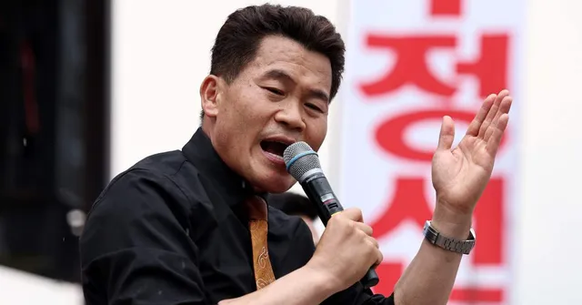 전한길 “행방불명 투표용지 상자 중 1개 확보”…잠실서 직접 공개 발...

사라진 투표용지 상자, 잠실7동 투표소 7개 상자 중 1개만 발견