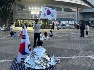 [잠실 참정권 집회] 은박지 덮고 새우잠… 밤새 올공 지키는 2030

[천지일보=김민희 기자] 집회 8일째를 맞은 12일 오전 5시 서울 송파