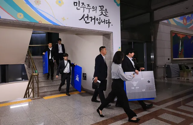 선관위 압수수색 13시간 만에 종료…합수본, 투표용지 부족 사태 수사 ...

【 청년일보 】 6·3 지방선거 투표용지 부족 사태를 수사 중인 