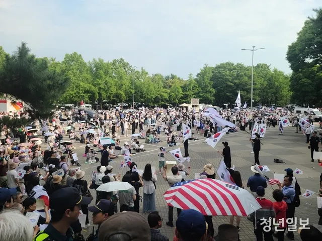 [투표용지와 청년] (下) 투표용지는 어디서 사라졌나…'총체적 난국' 선...

【 청년일보 】 뜨거운 햇살이 내리쬐는 올림픽공원 앞. 수업을 