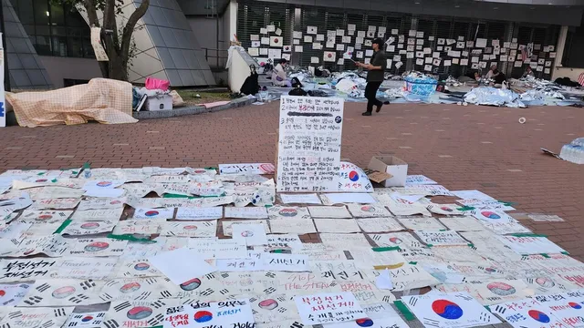 '잠실혁명' 현장, 21세 청년 대표가 흘린 눈물의 의미

[더퍼블릭=정진철 기자] 최근 서울 잠실 올림픽공원 일대에서 청년들이 주도하는 자발적