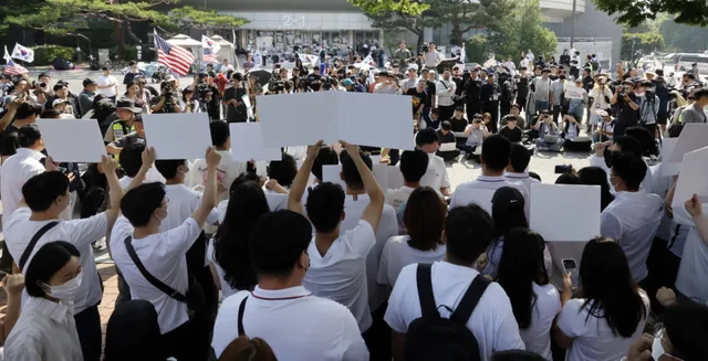선수 소지품 뒤지고 업무 막는 잠실시위…문체부, 대책회의 개최

문화체육관광부가 11일 서울 올림픽공원 핸드볼 경기장 일대에서 이어지는 시위에 