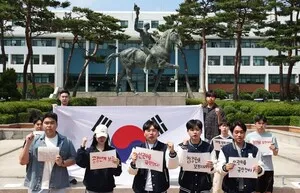 "참정권 보장" 대학가 시국선언 물결

이번 지방선거 과정에서 드러난 선거관리위원회의 관리 부실을 비판하는 시국선언이 경기지역 대학가에서도 잇따